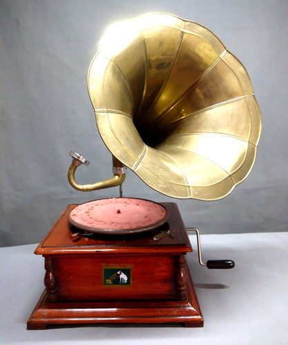 Schönes älteres grammophon - älteres,
