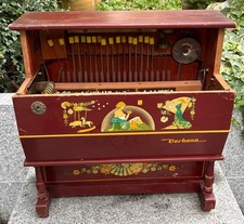 Alte Leierkasten  Drehorgel