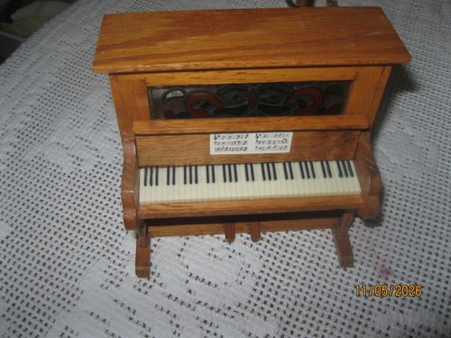 Spieluhr als klavier mit - spieluhr,