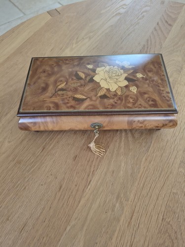 Schmuckbox mit spieluhr - schmuckbox,
