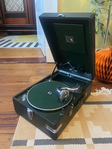 His masters voice - his,